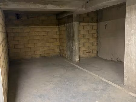 grand garage/ box/ parking 19 m2