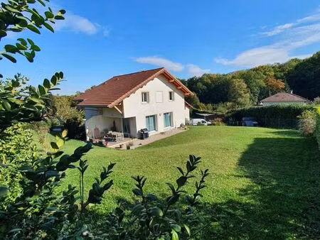 grande maison lumineuse au calme