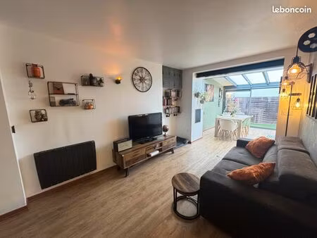 t2 atypique avec véranda et petit jardin – la tour-de-salvagny