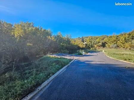 terrain 560 m² greasque