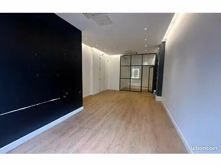 local commercial 57 m² paris