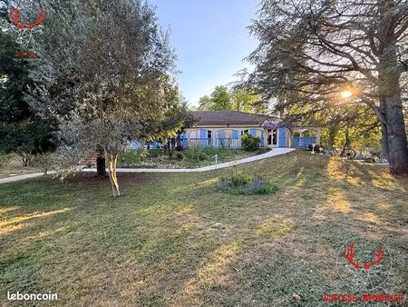 propriété 8 pièces 210 m²