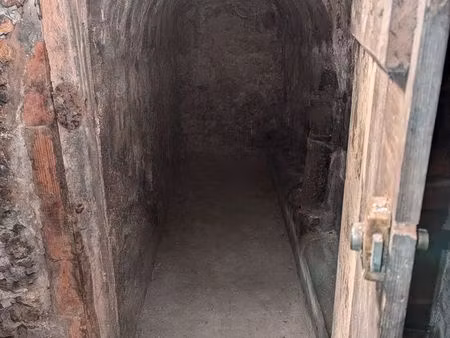 caves avec prise électrique 4*4m² rue de chabrol box local de stockage gare de l'est gare 