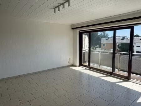 appartement 1 chambre  balcon  cave