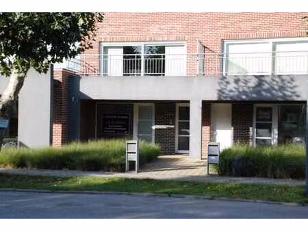 gunstig gelegen kantoorruimte (54m²) met garage en 2 auto...