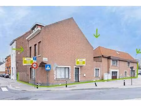 propriété bien située avec studio et terrain à bâtir