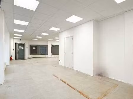 surface commerciale polyvalente à la louvière !