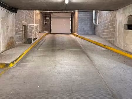 emplacement de parking (intérieur) près de rogier