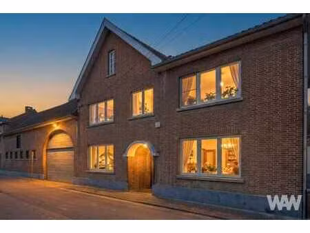 3 bâtiments: maison  grange  atelier  cours  jardin