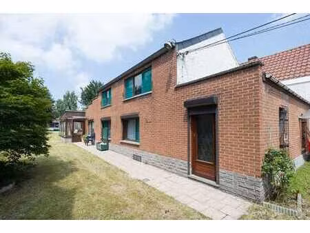 maison 3 façades à parachever + jardin et dépendances