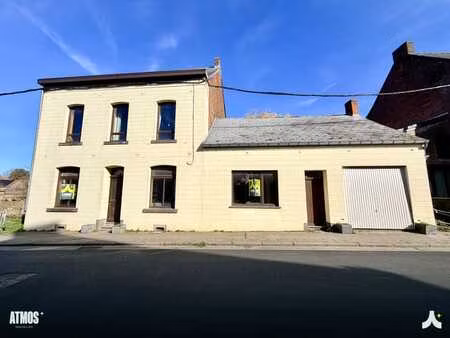 grande maison 4 façades de 254m2 à rénover :