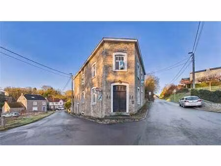 vaste maison en pierres du pays à rénover