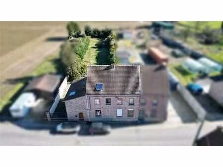 spacieuse maison 3 façades avec 6 chambres et jardin