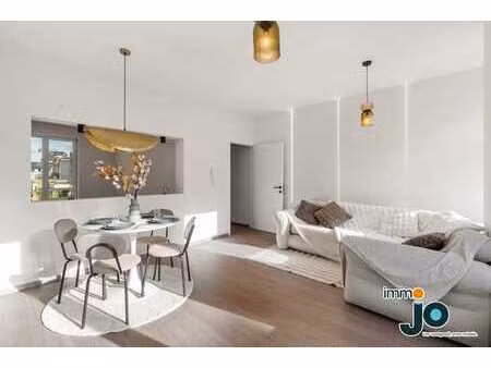 maison mitoyenne unique et rénovée  avec 2 espaces de vie...