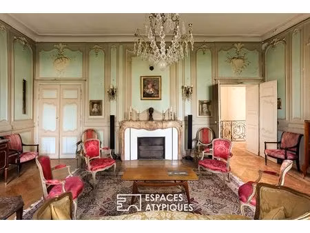 demeure noble du xviiie inscrite mh avec parc proche de gy