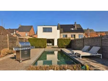 authentieke woning met karakter  ruimte en zwemvijver