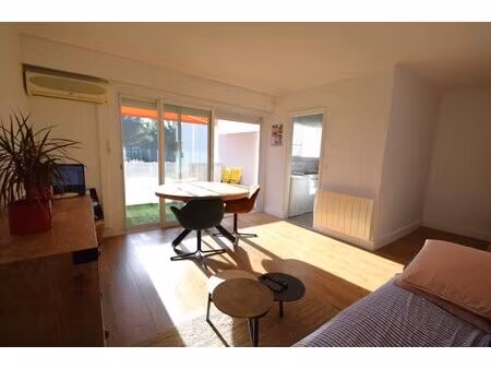 location appartement 2 pièces 46 m² à saint-raphaël (83530)