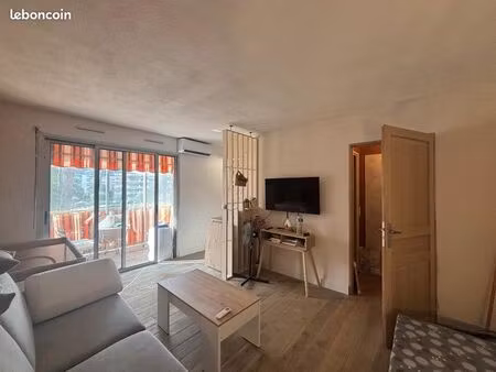 studio avec parking centre mandelieu