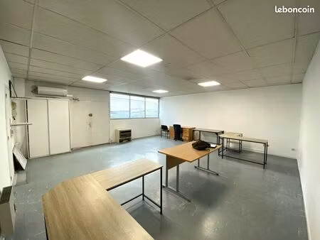 local d'activite 45 m² carros