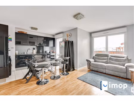 3 pieces lumineux avec terrasse et balcon