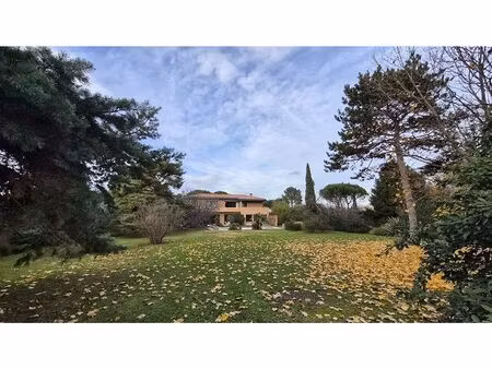 villa - 296m ²