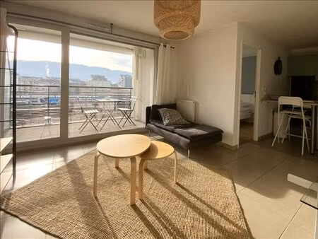 appartement avec parking- 4ème étage - 42.01 m2 - 2 pièces - meublé