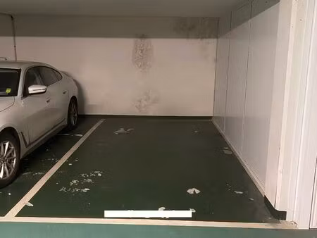 grand parking benjamin franklin/place du costa rica