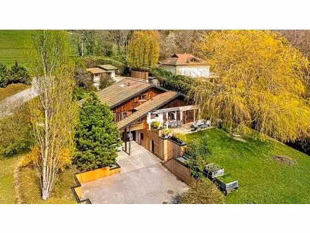 maison à vendre 7 pièces de 165 m² habitables (215 m2 utiles) + 179 m² de sous-sol  terrai