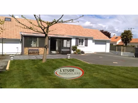 ste pazanne bourg : plain pied 127 m2  4 chambres  2 garages