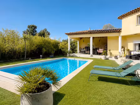 villa de standing de 160 m2 avec piscine et 3 chambres quart