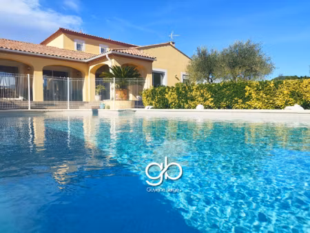 maison familiale 192m2 avec piscine et pool house quartier