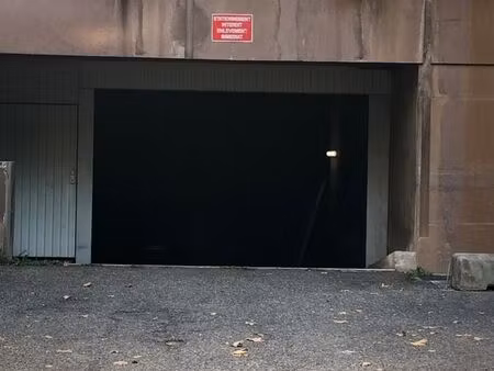 2 avenue roberto rossellini  loue 1 box fermé  24000  libre de suite