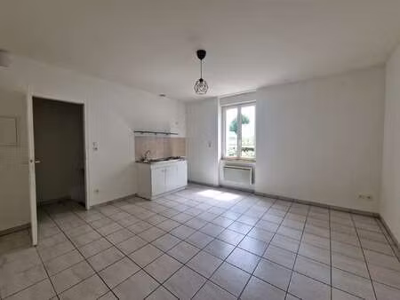 location appartement 2 pièces à pont-rousseau (44400) : à louer 2 pièces / 34m² pont-rouss