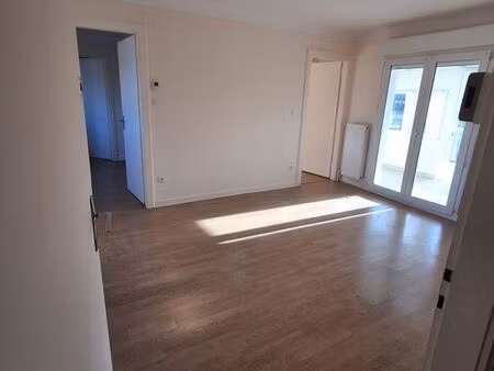 à louer – superbe appartement f4 refait à neuf à château-salins