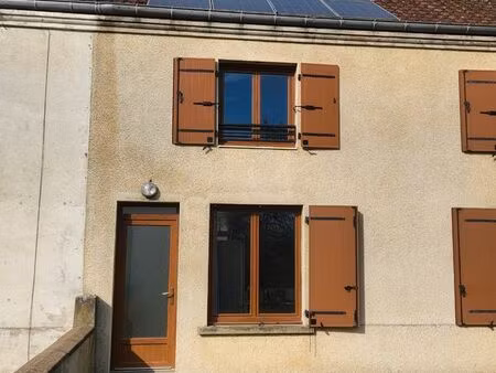 loue f3 + deux garages