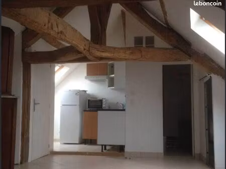 2 pièces meublé dans corps de ferme avec emplacement de stationnement ext