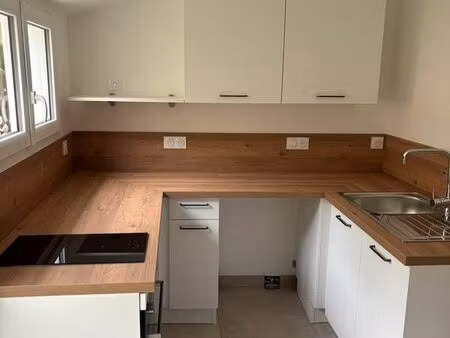 t2 meublé avec cour privée