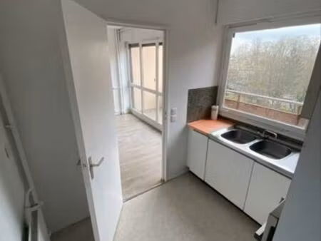 appartement f1 de 27 m² av balcon – sevran (93)  limite livry-gargan