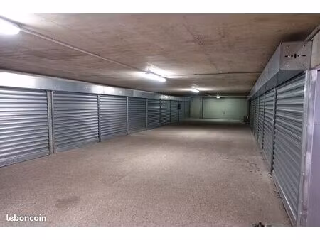 loue box bas montreuil limite vincennes 140euros