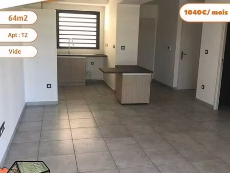 a louer - t2 rdj - st gilles les bains - centre ville