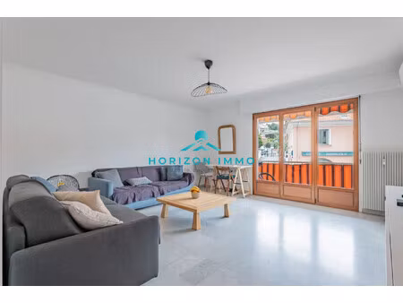 spacieux appartement 2 pièces meublé- centre-ville de saint-la