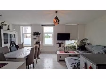 très beau duplex avec deux chambres et bureau!