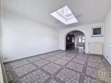 ecole européenne  spacieuse maison 6 chambres & cour