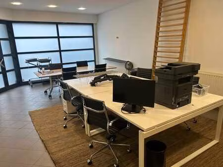 bel espace commercial ou bureaux à deux pas du