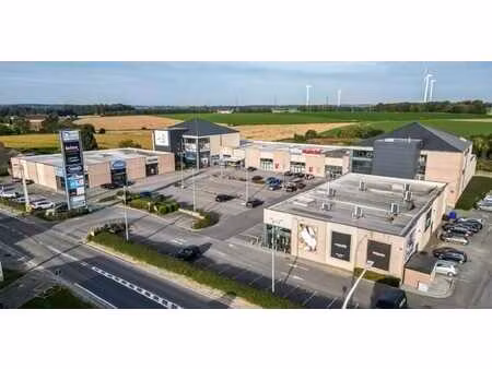 bureaux équipés avec ascenseur dans centre commercial