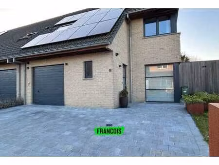 maison économe en énergie avec 3 chambres à coucher  située…