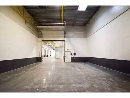 unité pme de 122 m² avec une hauteur de 7 6 m – huizingen