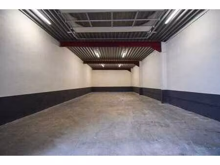 unité pme avec porte sectionnelle