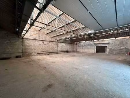 entrepôt de 200 m²