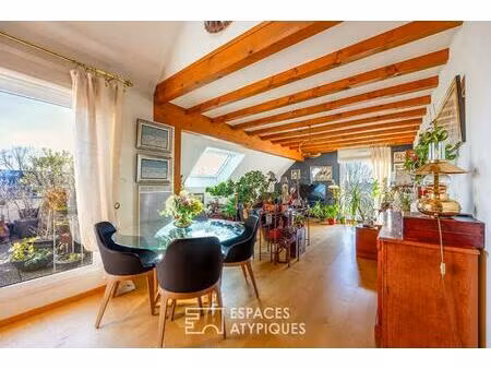 duplex chaleureux et sa terrasse avec vue dégagée